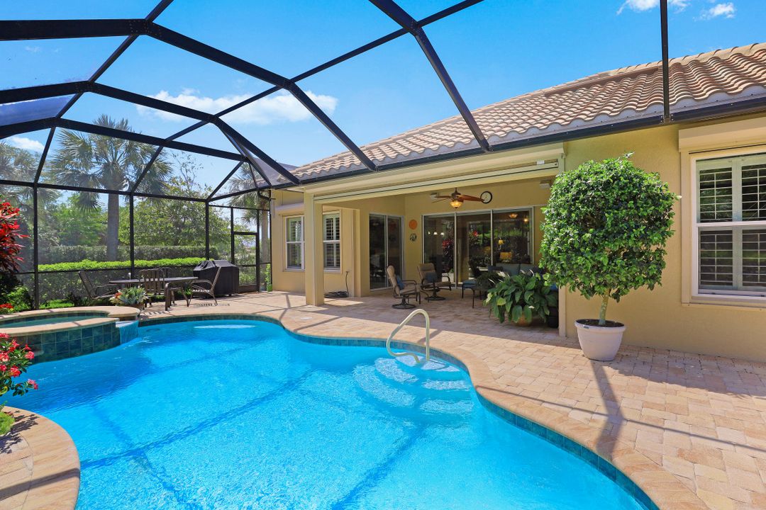 8962 Quarry Dr, Naples, FL 34120