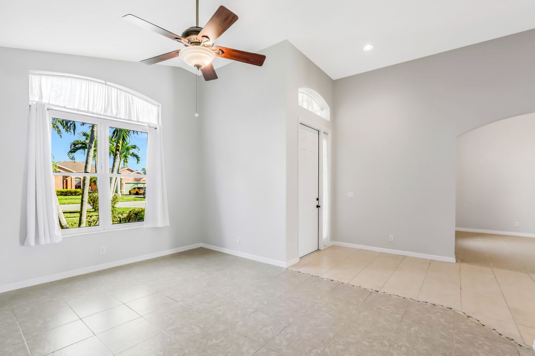 2227 Grove Dr, Naples, FL 34120