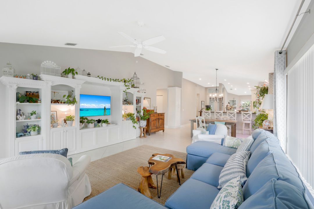 768 101st Ave N, Naples, FL 34108