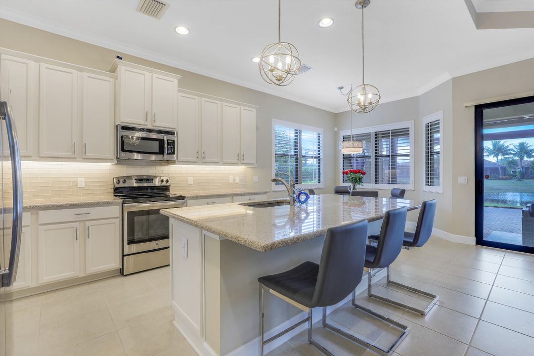 9366 Isla Bella Cir, Bonita Springs, FL 34135