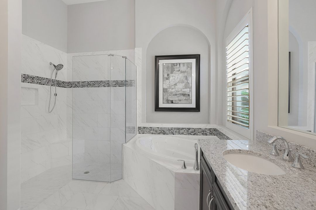 7450 Lantana Cir, Naples, FL 34119