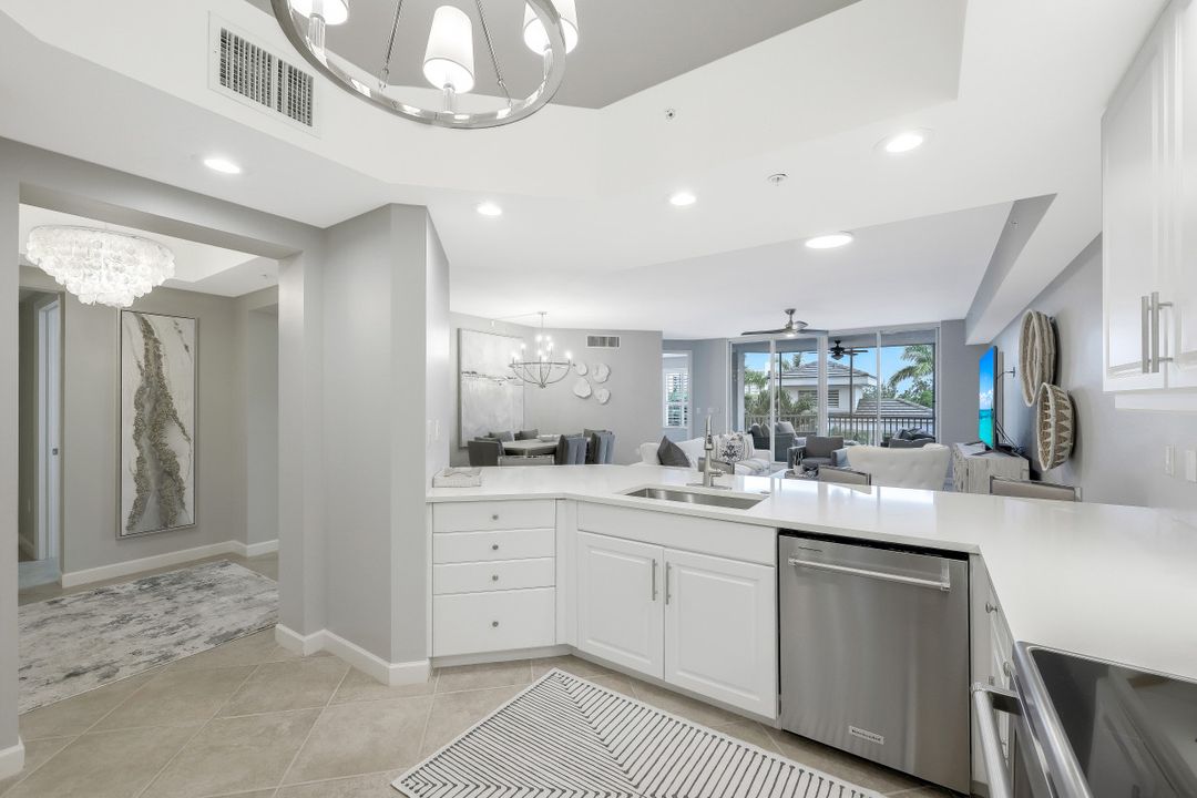 325 Dunes Blvd #204, Naples, FL 34110