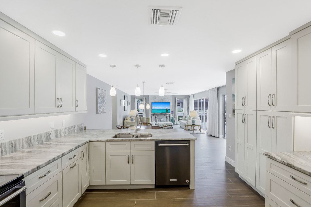 166 Hollyhock Ct, Marco Island, FL 34145