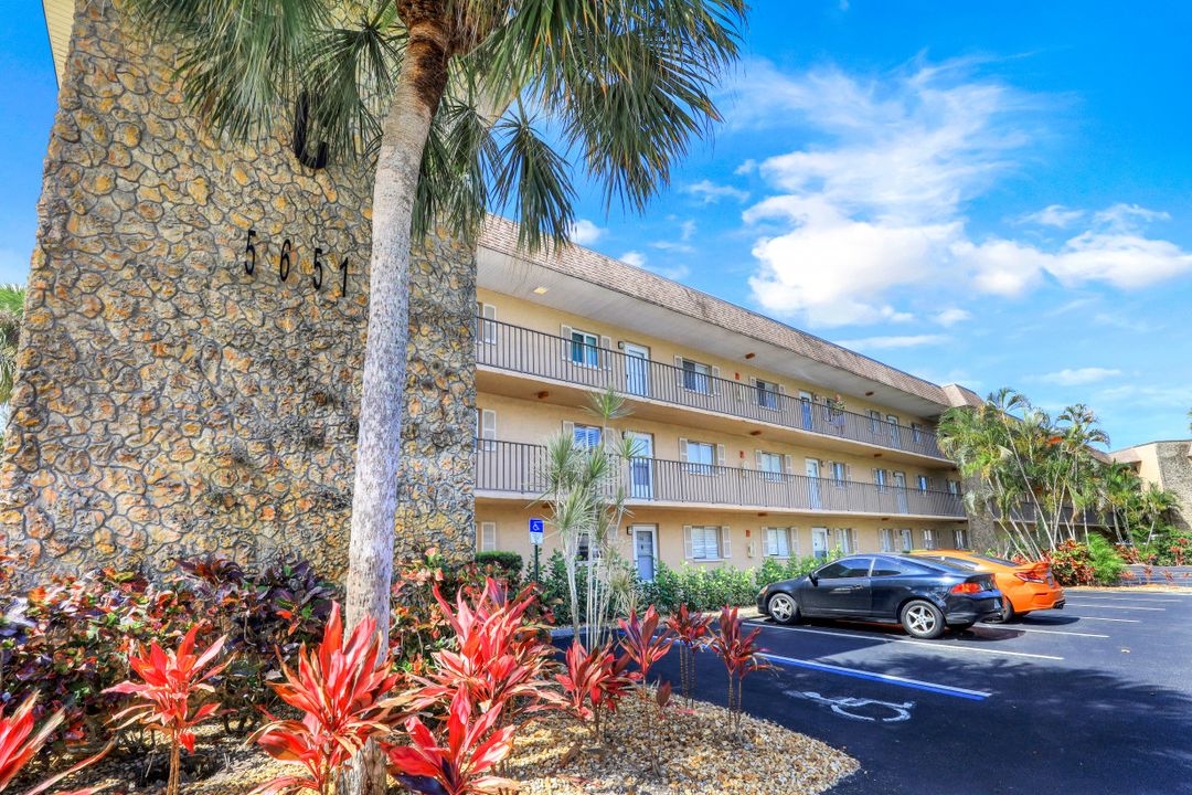 5651 Rattlesnake Hammock Rd #201C, Naples, FL 34113