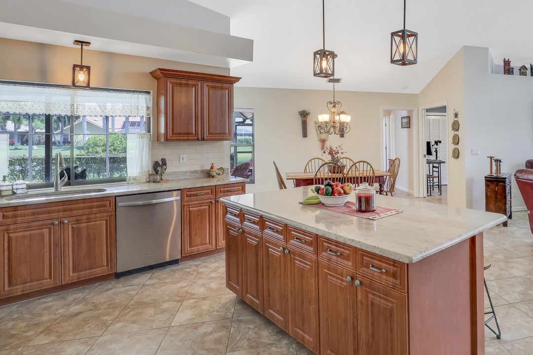 6830 Highland Pines Cir, Fort Myers, FL 33966