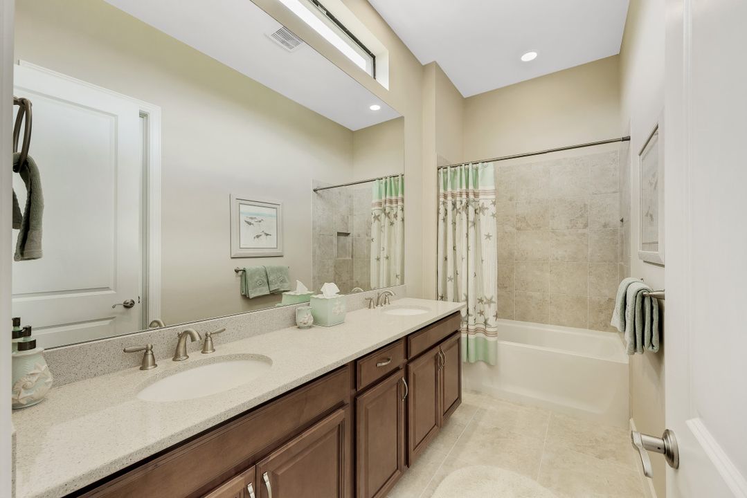 9004 Sorreno Ct, Naples, FL 34119