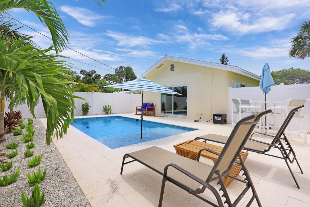 701 93rd Ave N, Naples, FL 34108