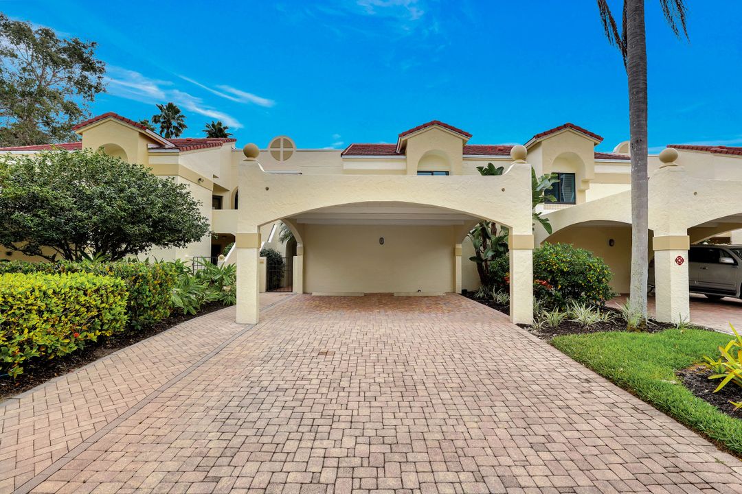 6535 Valen Way #E-203, Naples, FL 34108