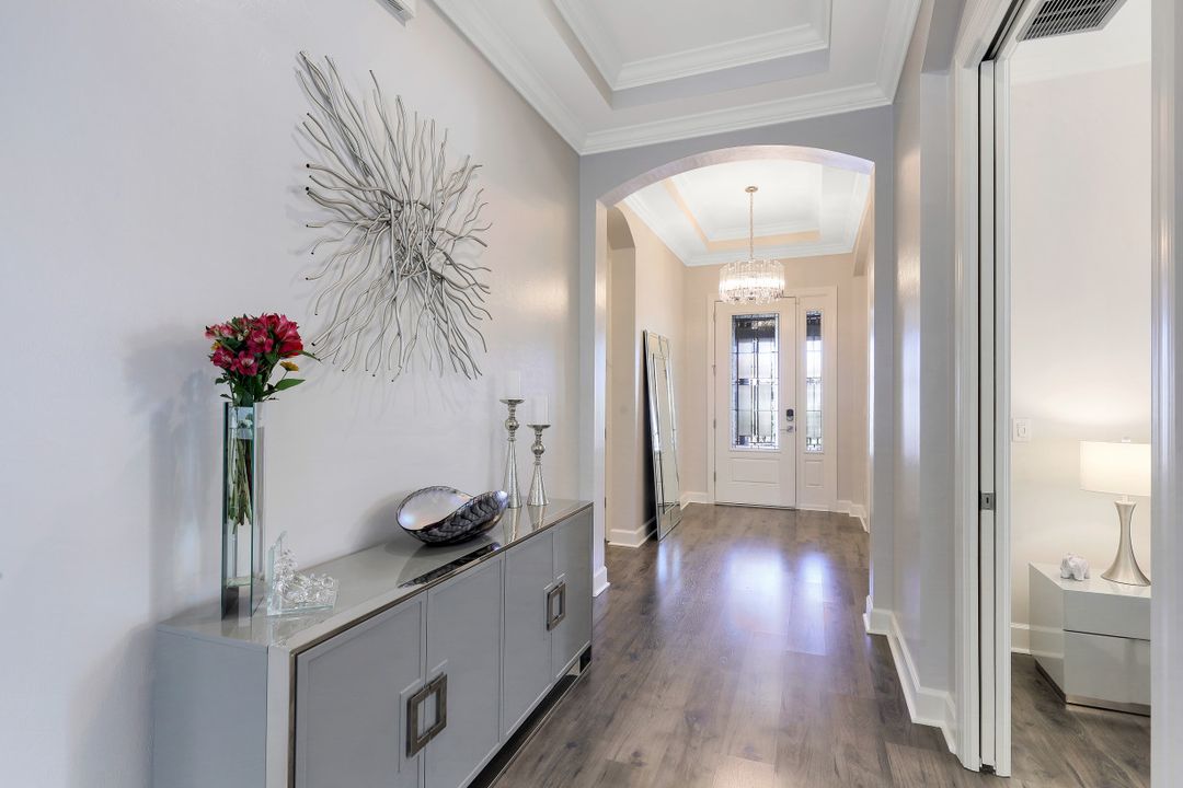 8696 Dilillo Ct, Naples, FL 34119