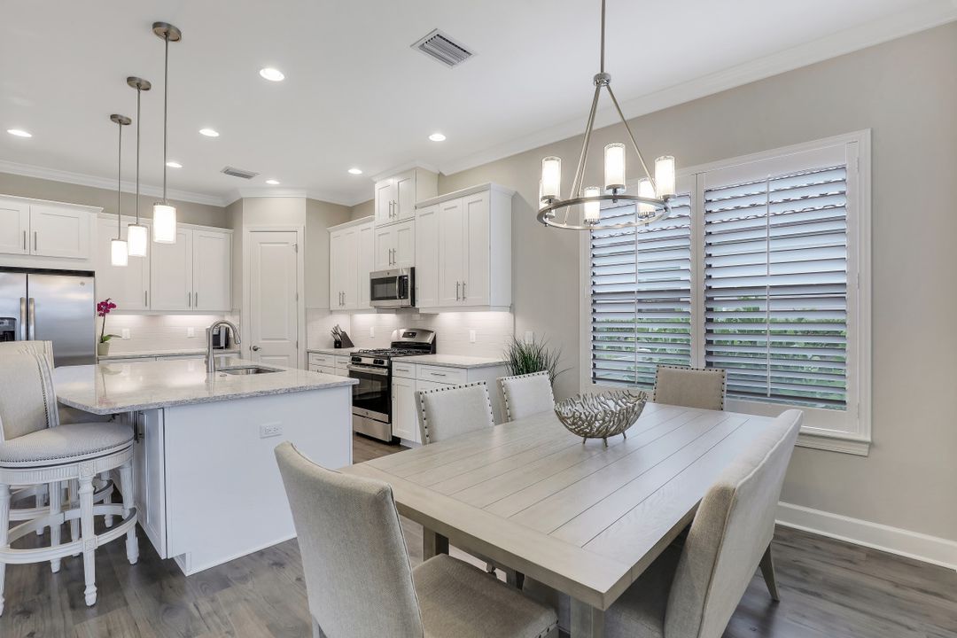 8673 Dilillo Ct, Naples, FL 34119