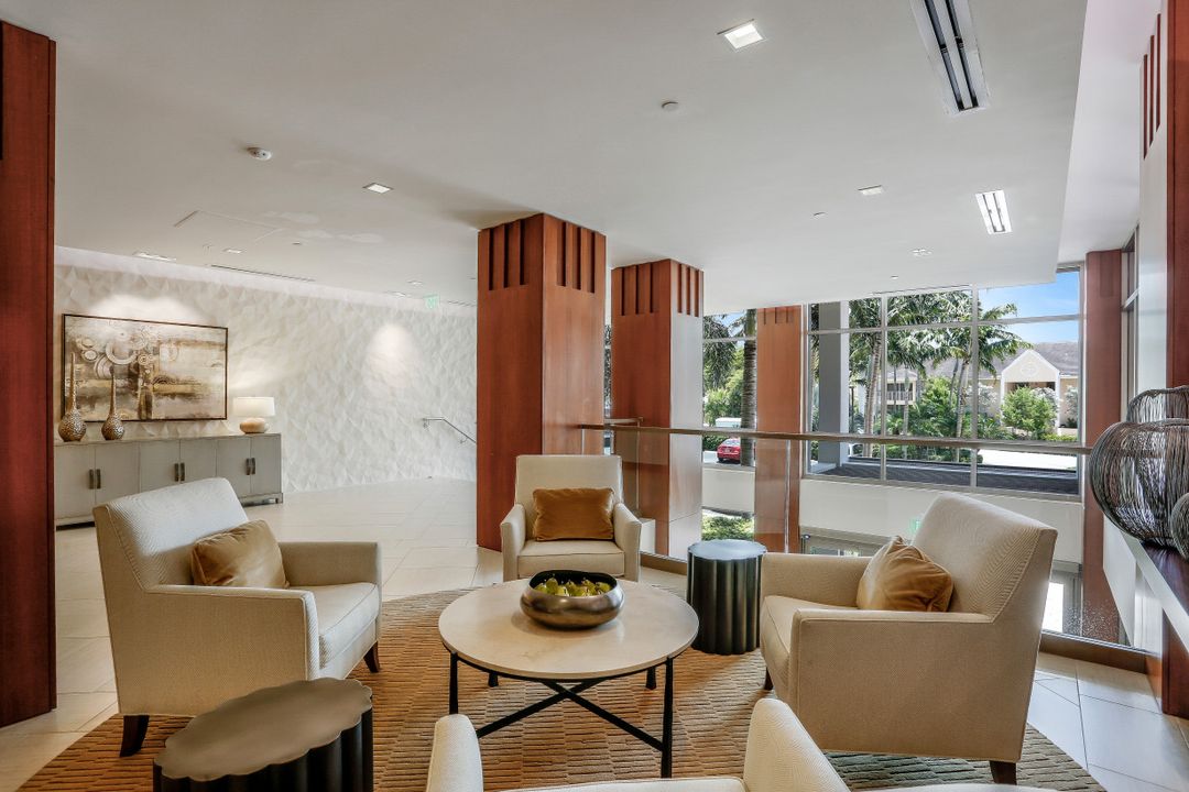 5601 Turtle Bay Dr #302, Naples, FL 34108