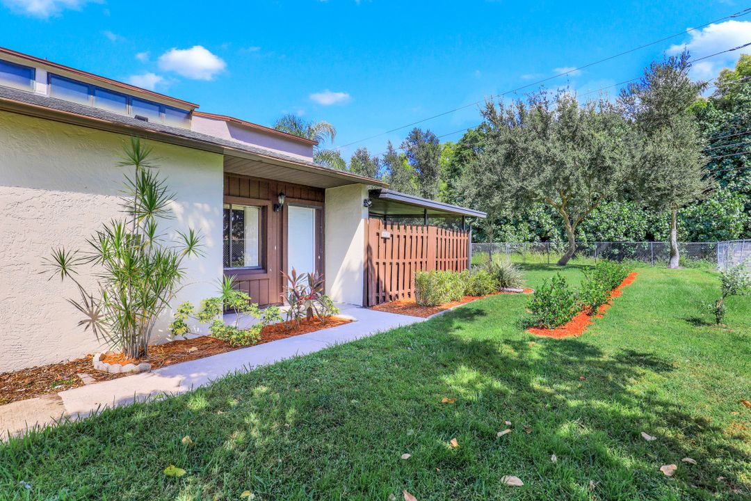 8815 Somerset Blvd, Fort Myers, FL 33919