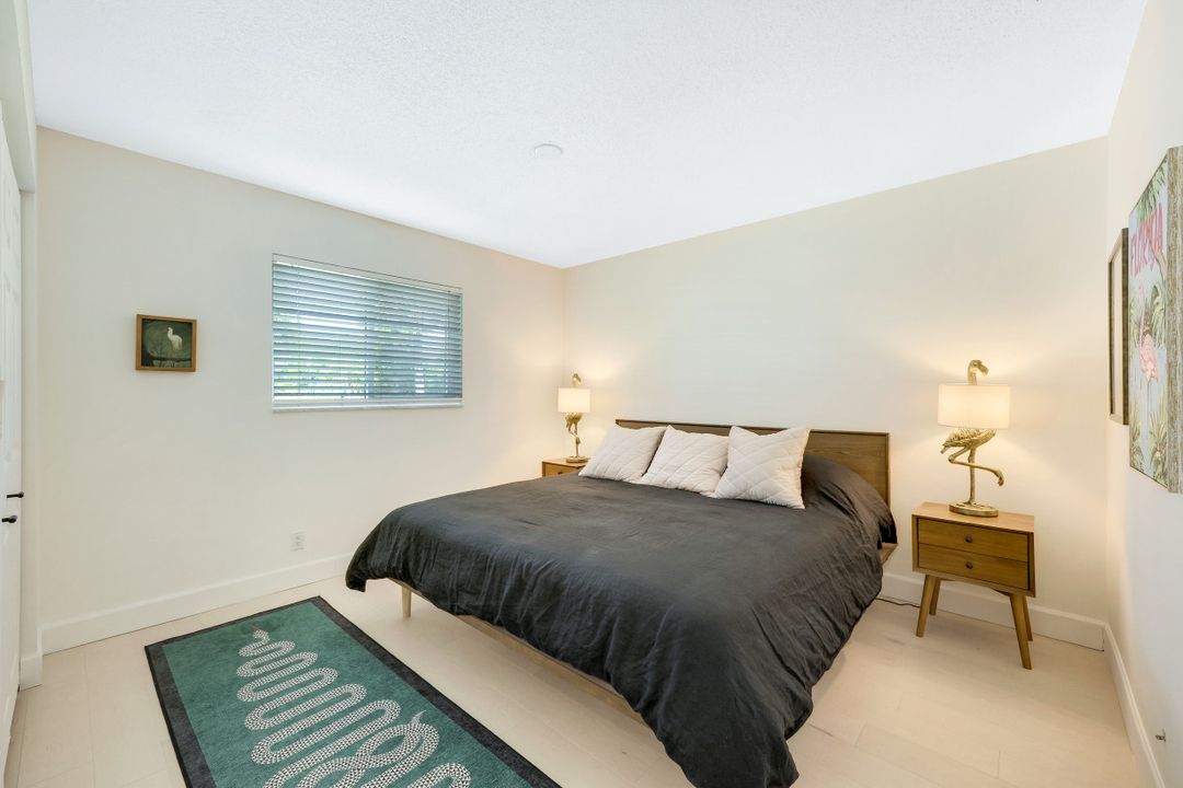 70 Thorncrest Ln, Naples, FL 34113