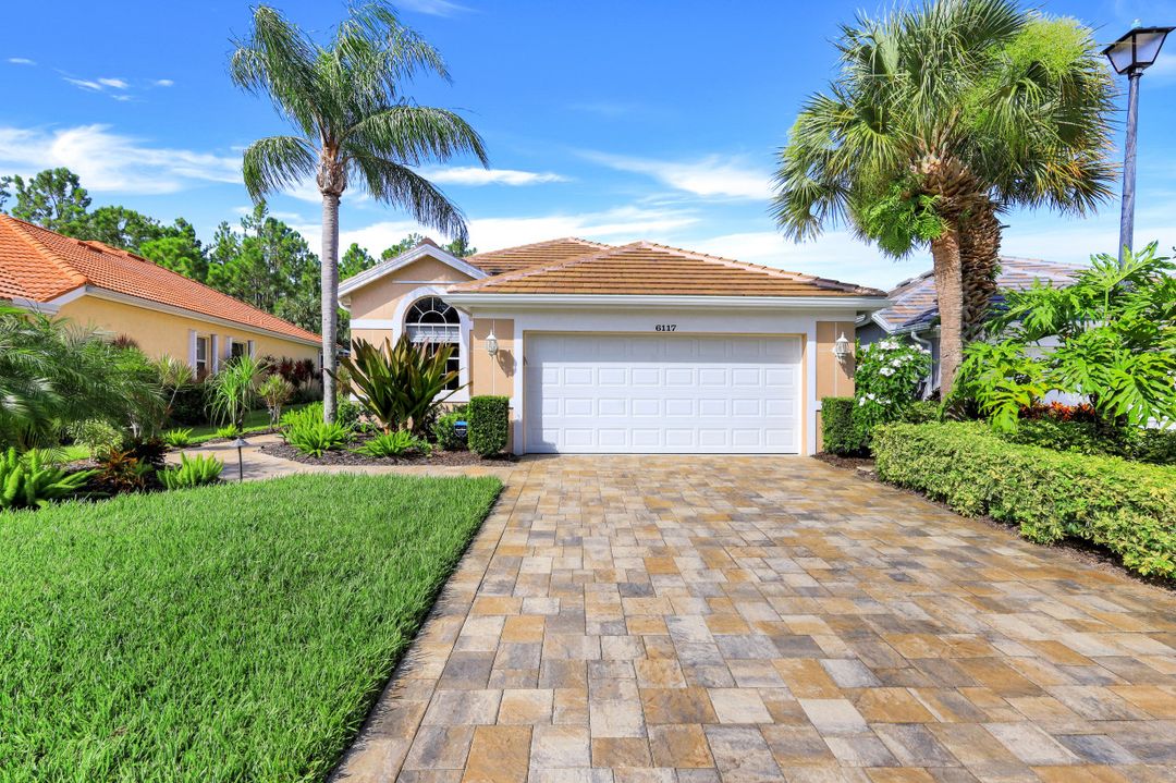 6117 Highwood Park Ln, Naples, FL 34110