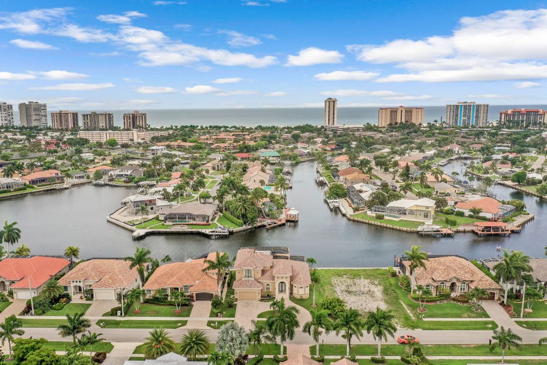 160 Copperfield Ct, Marco Island, FL 34145