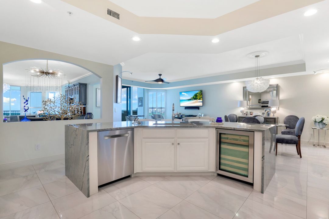 285 Grande Way #1204, Naples, FL 34110