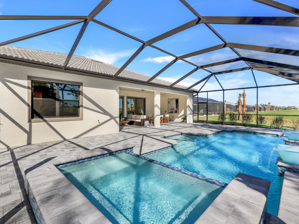 9528 Curlew Dr, Naples, FL 34120