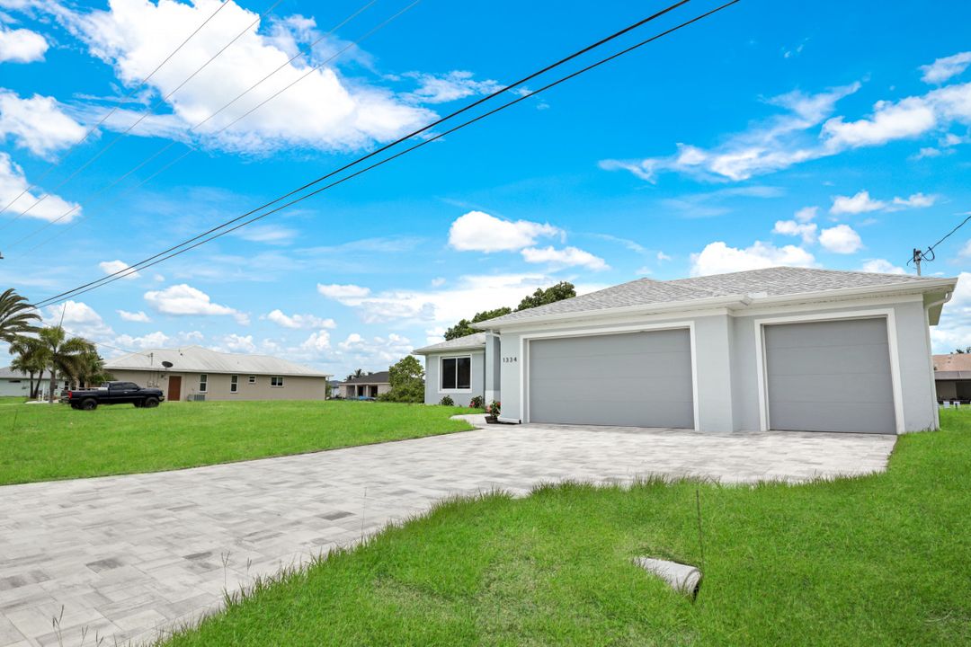1334 SW Santa Barbara Pl, Cape Coral, FL 33991