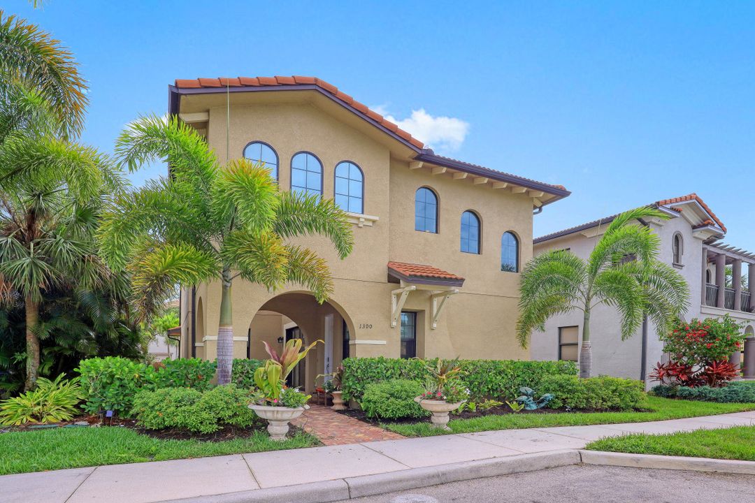1300 Kendari Terrace, Naples, FL 34113