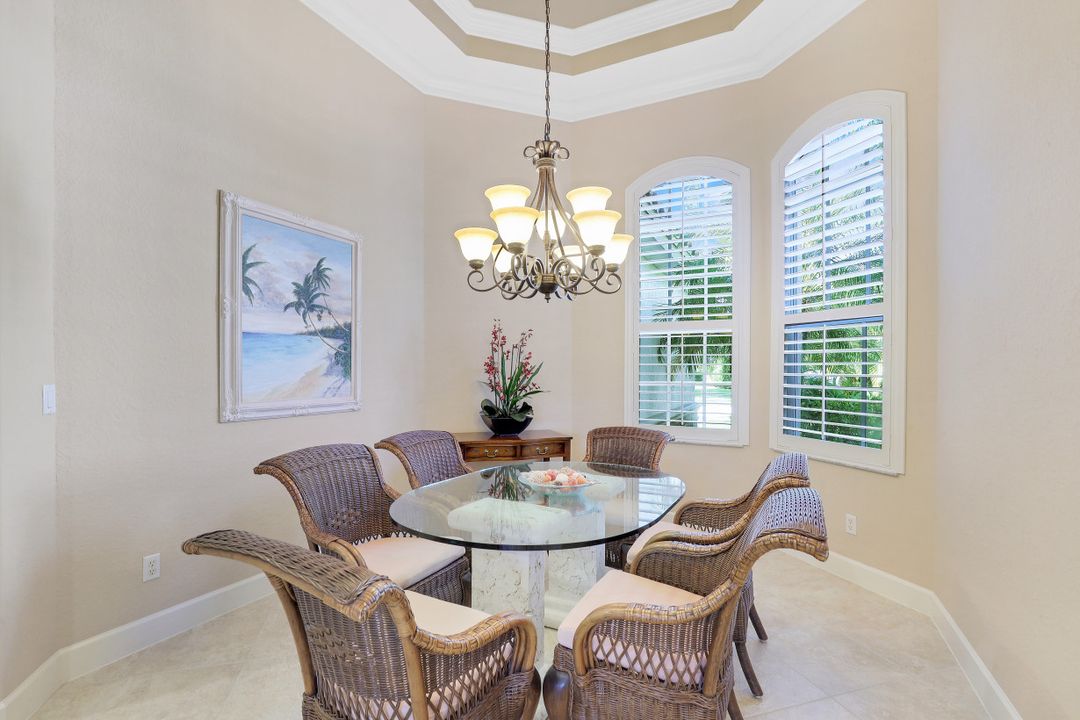 8806 Spinner Cove Ln, Naples, FL 34120