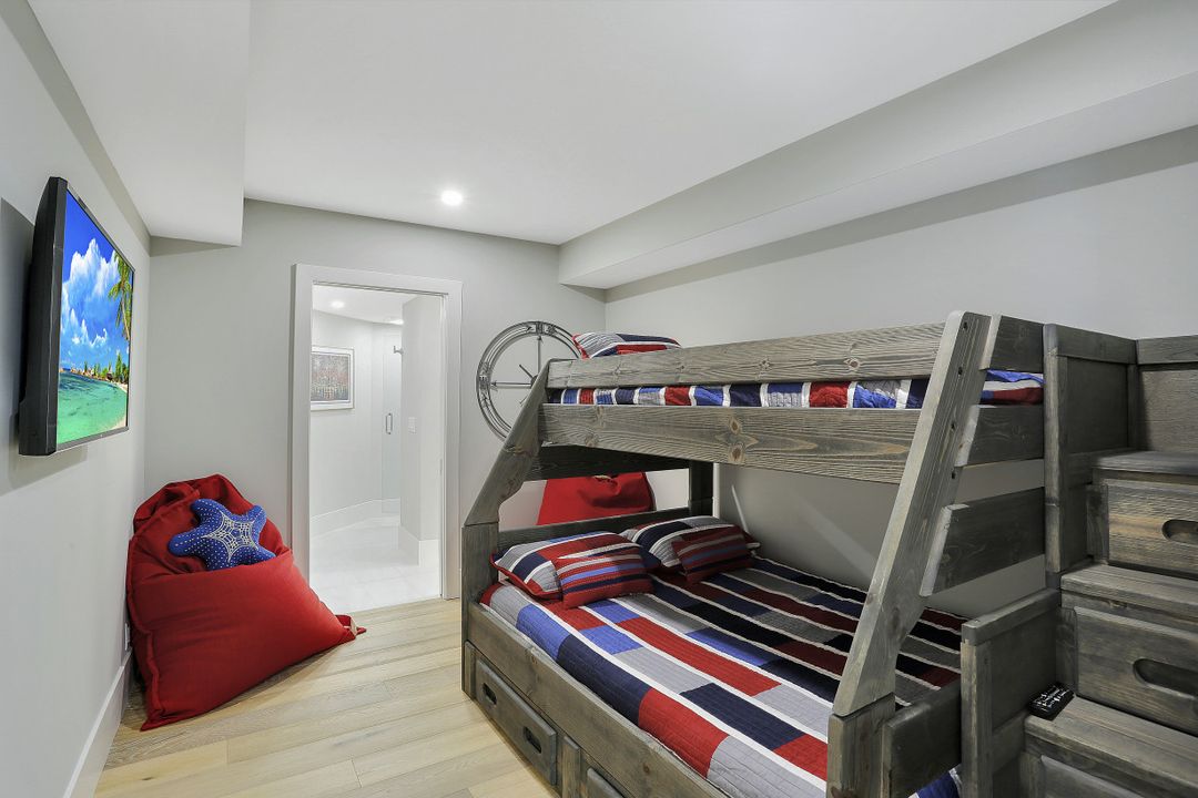 4051 Gulf Shore Blvd N #1101, Naples, FL 34103