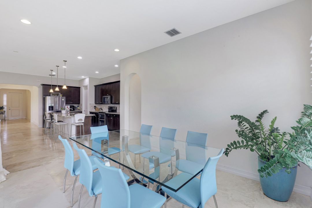 9256 Woodhurst Dr, Naples, FL 34120