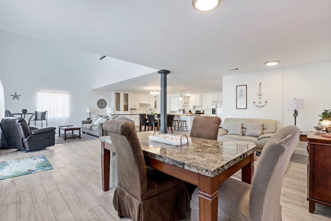 778 100th Ave N, Naples, FL 34108