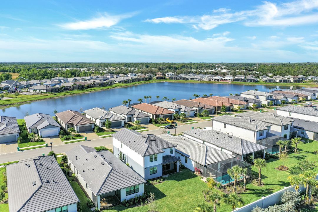 2236 Yellowfin Cir, Naples, FL 34114