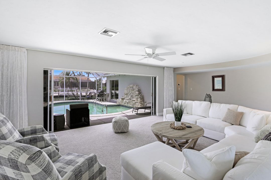 166 Hollyhock Ct, Marco Island, FL 34145