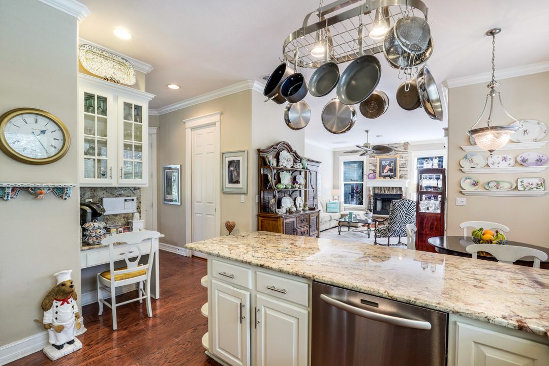 2850 Coach House Way, Naples, FL 34105