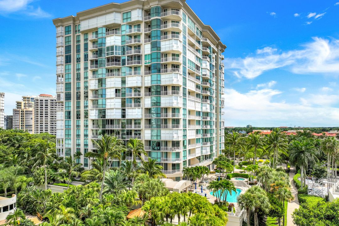 4255 Gulf Shore Blvd N #206, Naples, FL 34103