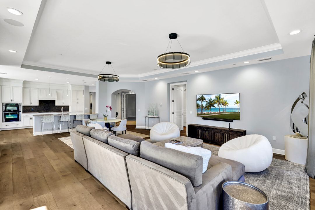 2538 Marquesa Royale Ln  #102, Naples, FL 34109