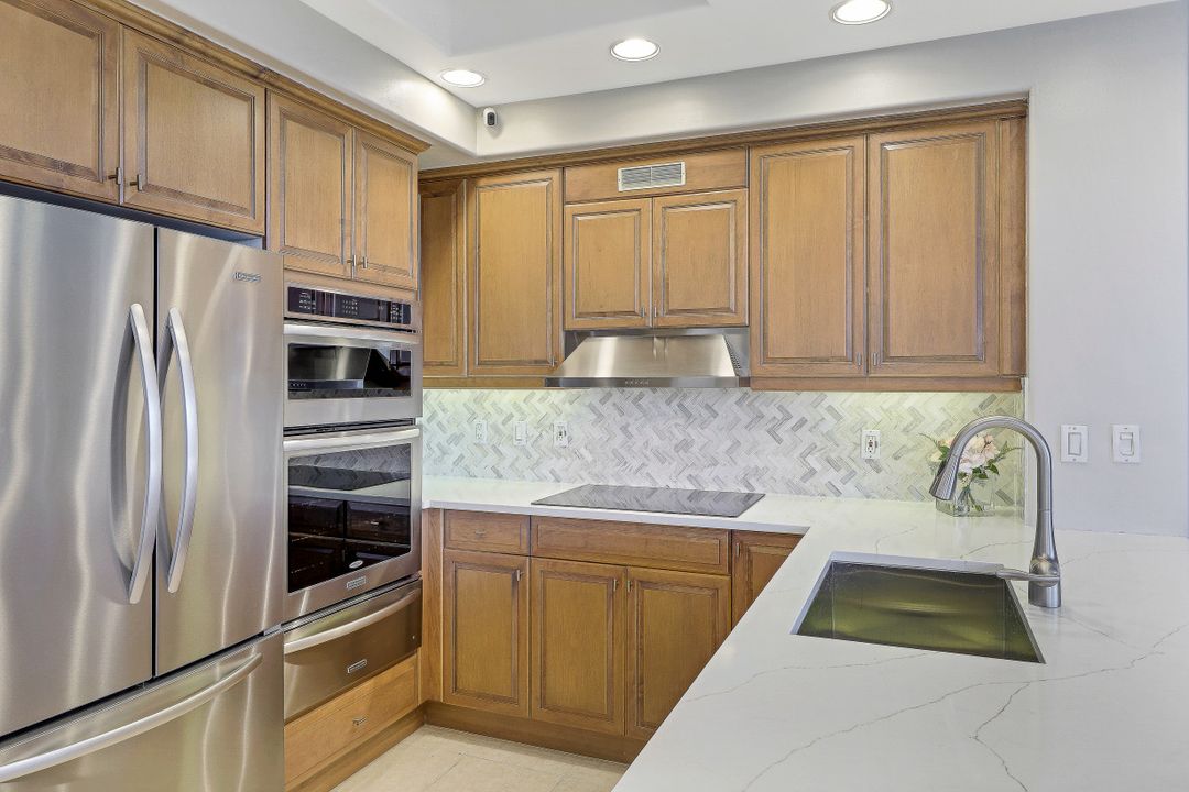 2738 Tiburon Blvd E #B-406, Naples, FL 34109