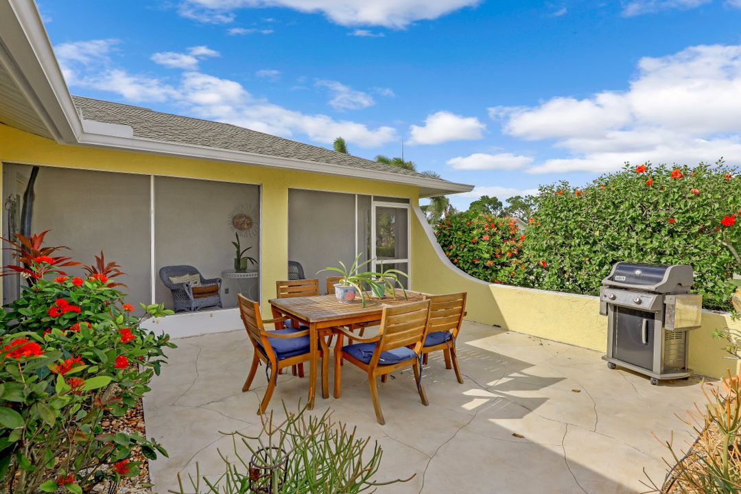 562 100th Ave N, Naples, FL 34108