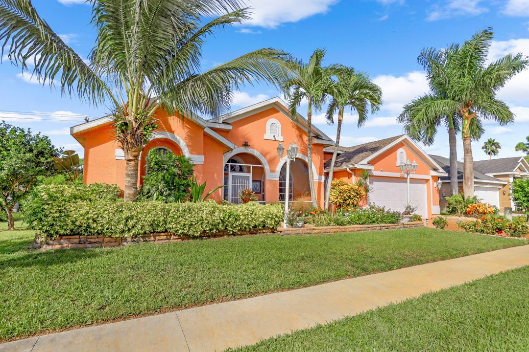 4552 Varsity Cir, Lehigh Acres, FL 33971