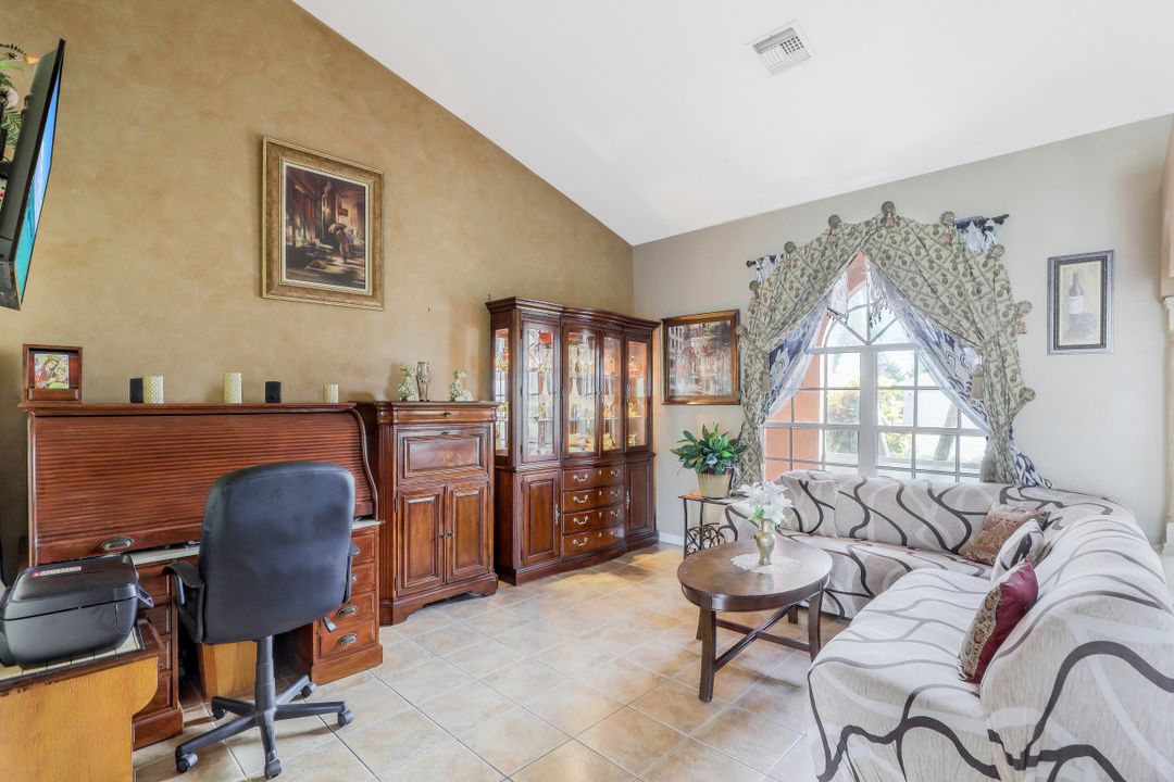 4552 Varsity Cir, Lehigh Acres, FL 33971