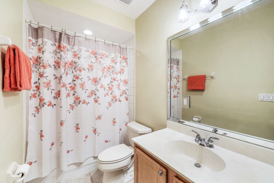 4800 Yacht Harbor Dr #822, Naples, FL 34112