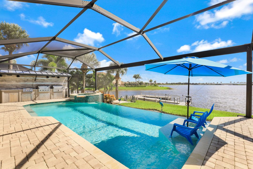 8826 Spinner Cove Ln, Naples, FL 34120