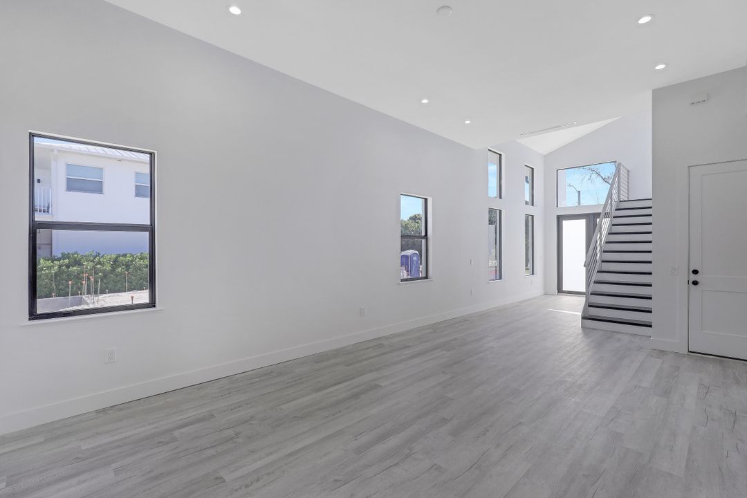 3021 Lunar St, Naples, FL 34112