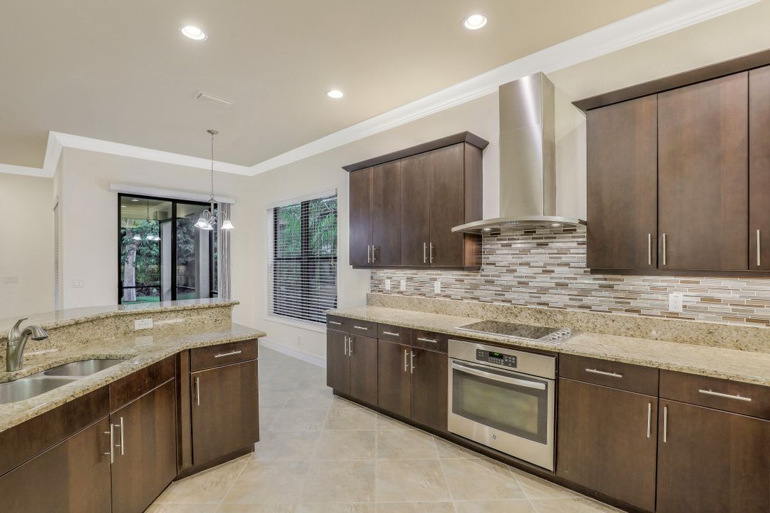 3192 Pacific Dr, Naples, FL 34119