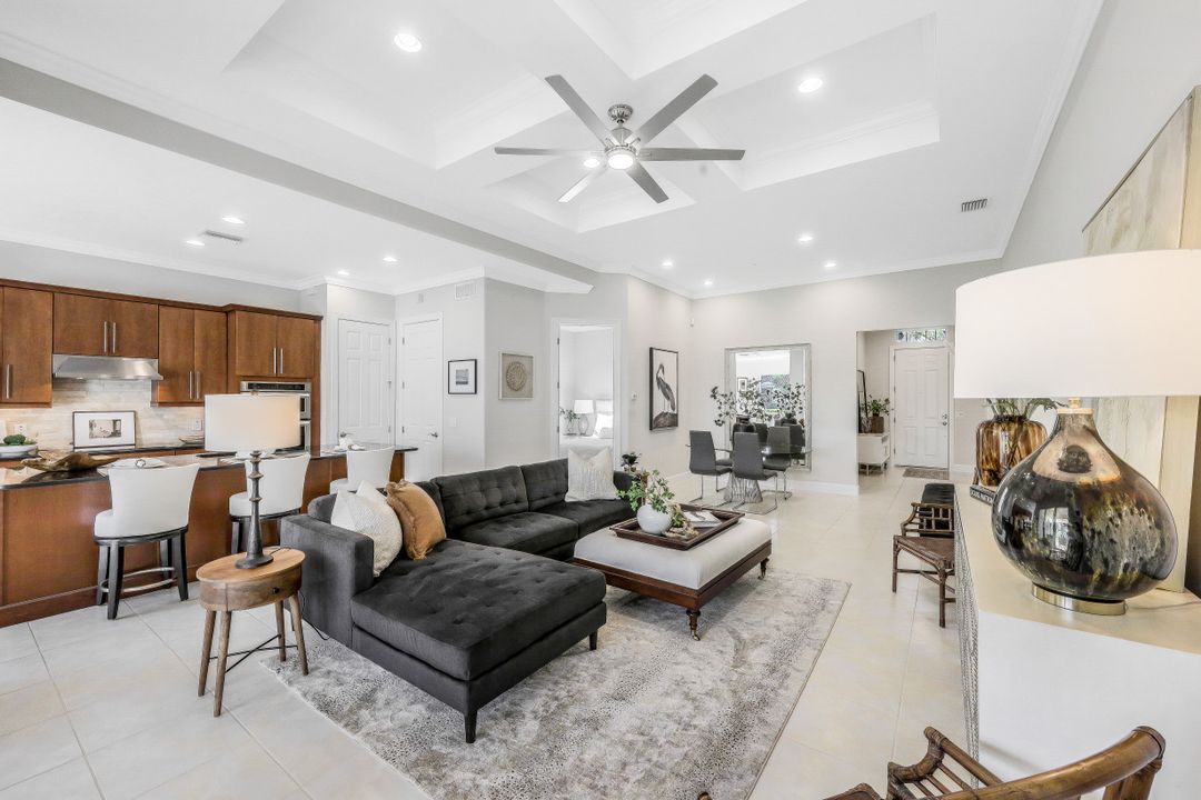 9328 Fieldstone Ln, Naples, FL 34120