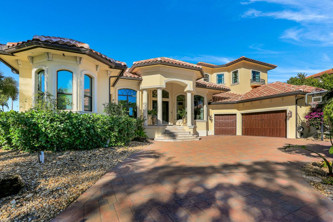 3944 W Riverside Dr, Fort Myers, FL 33901