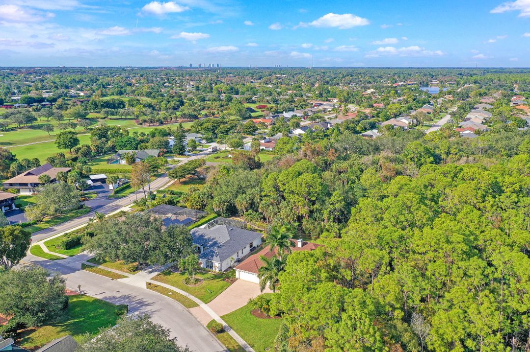 19 Heritage Way, Naples, FL 34110