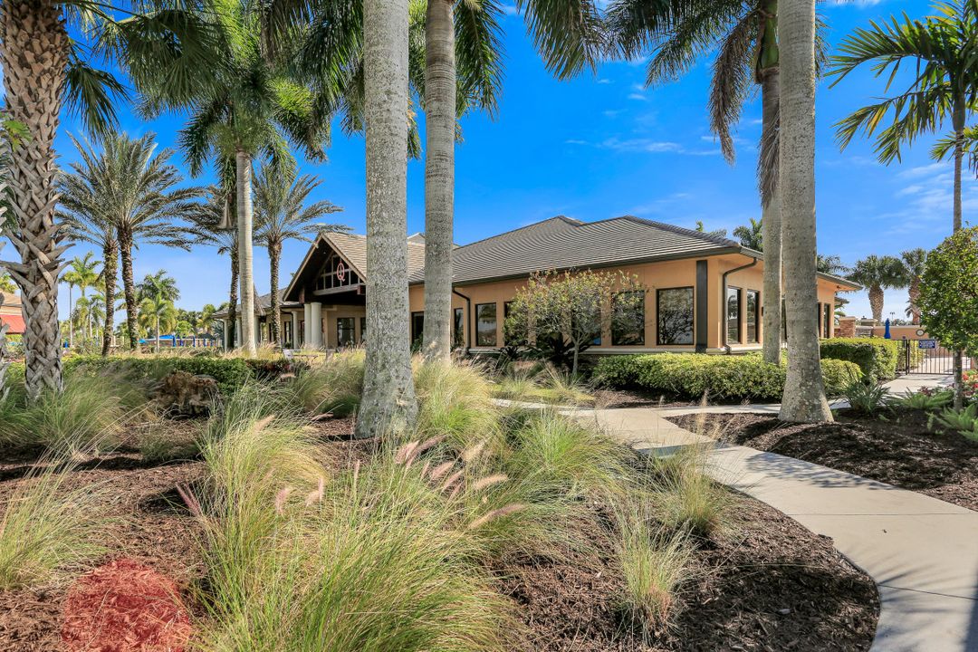 9075 Graphite Cir, Naples, FL 34120