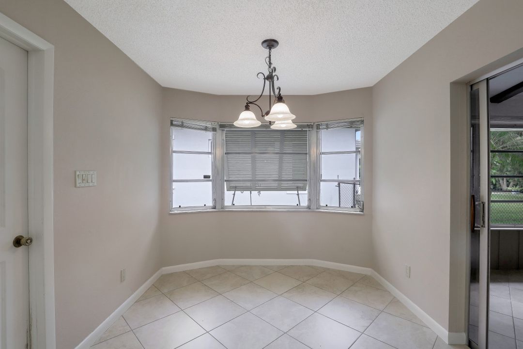 628 104th Ave N, Naples, FL 34108