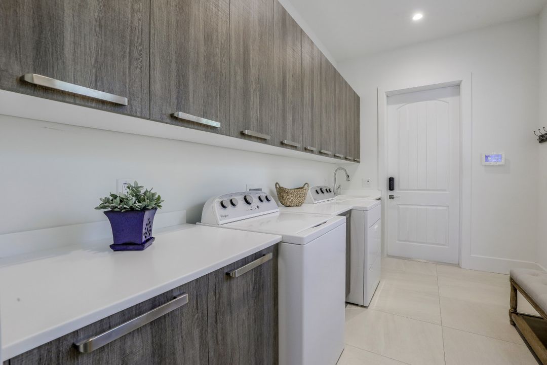 3202 Cullowee Ln, Naples, FL 34109