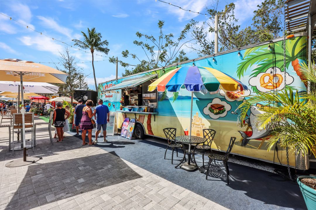 2631 Shoreview Dr, Naples, FL 34112