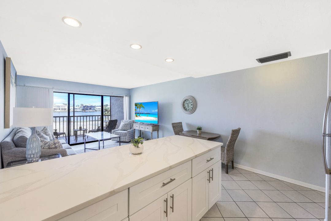 260 Southbay Dr #104, Naples, FL 34108