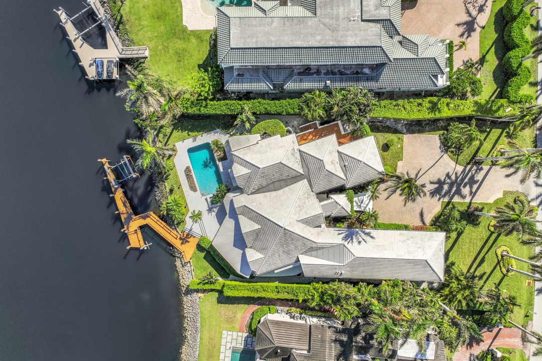 925 Spyglass Ln, Naples, FL 34102