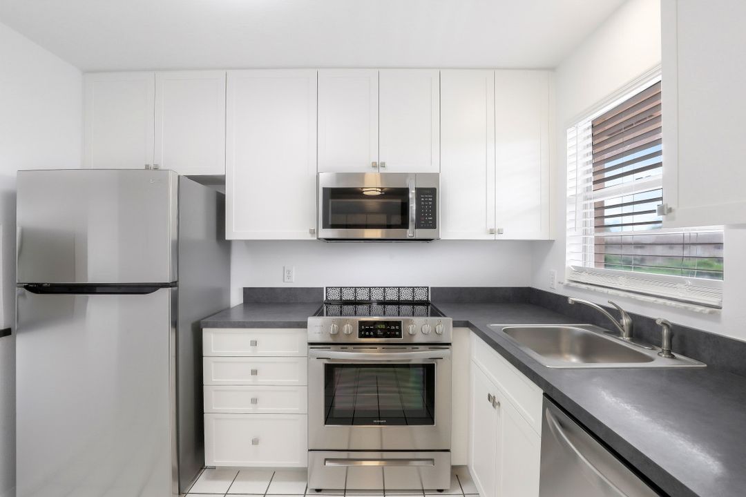 200 Turtle Lake Ct #303, Naples, FL 34105